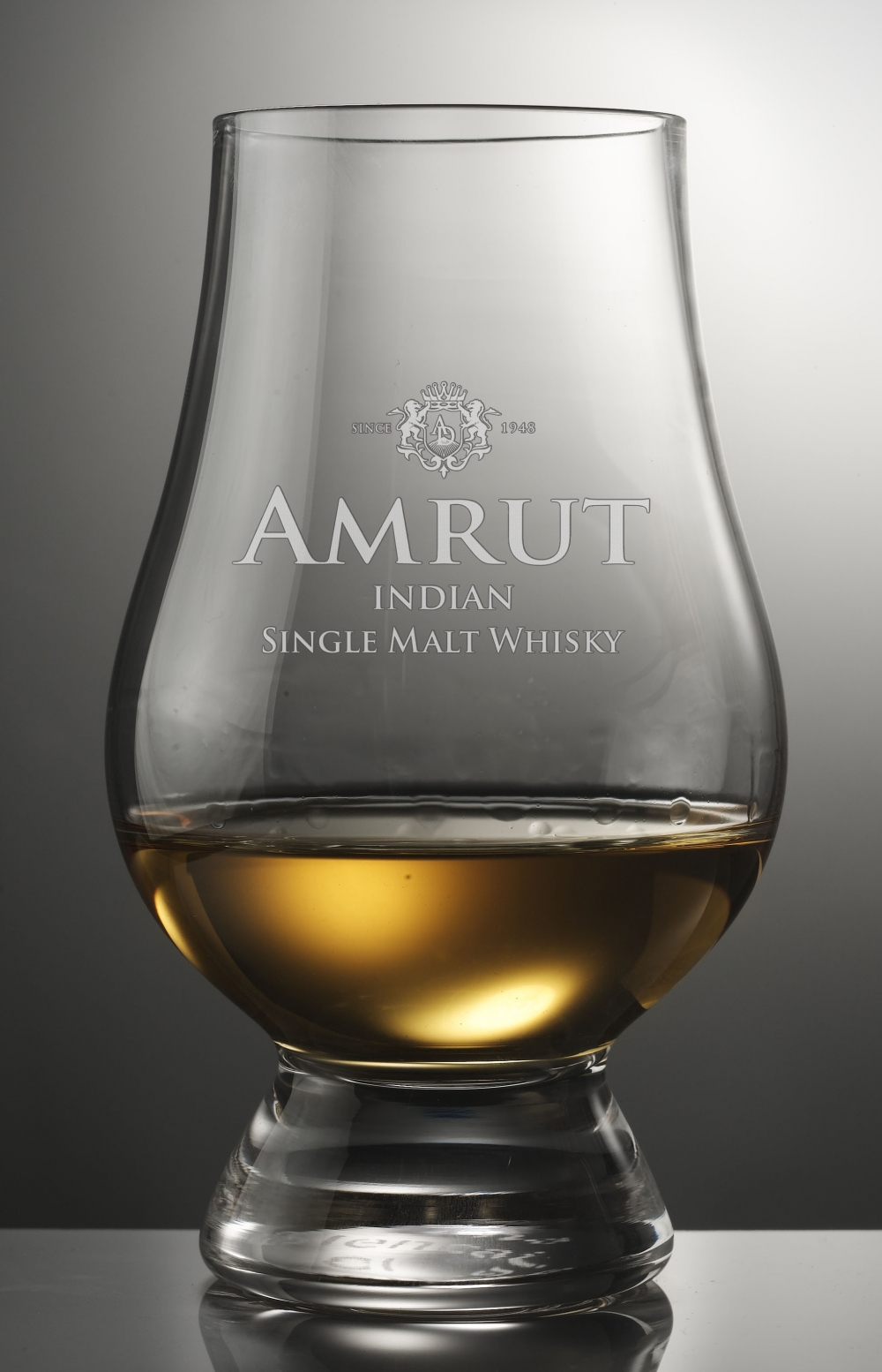 Glencairn whiskyglass med Amrut sin logo